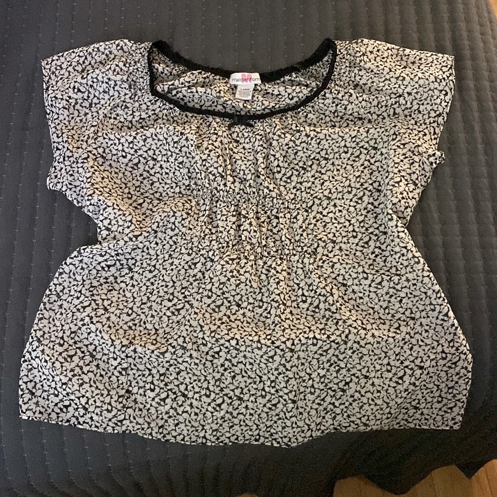 Women’s blouse, Maidenform size large, 100% polyester, floral, black white